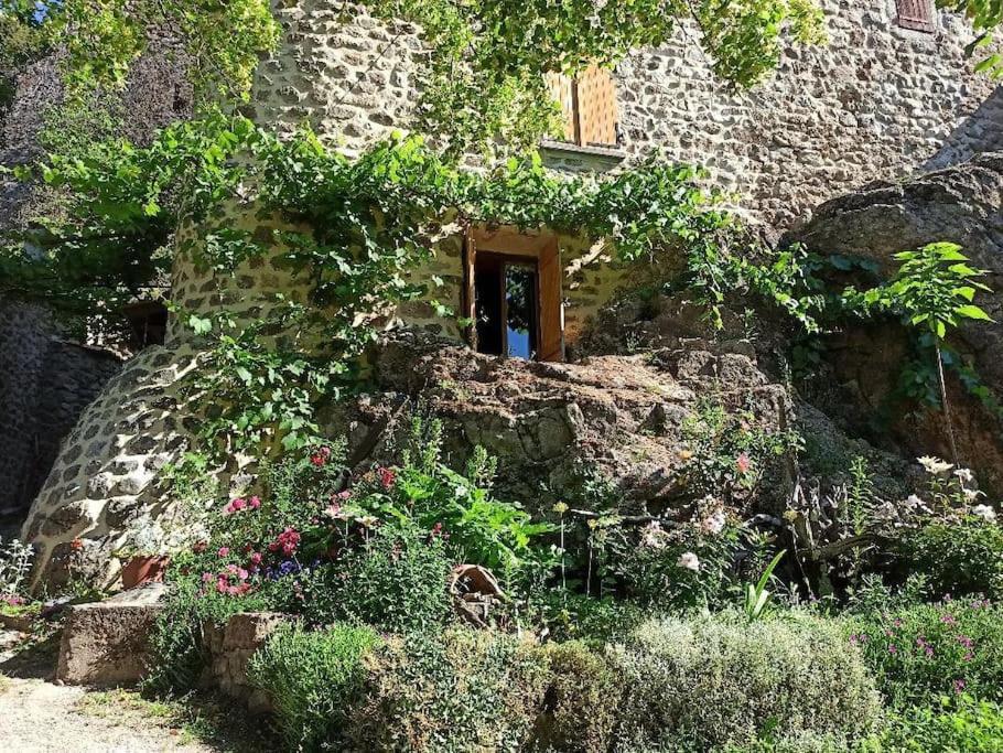 Gite Le Rocher Du Chateau De Retourtour Lamastre Bagian luar foto