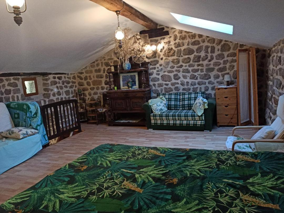 Gite Le Rocher Du Chateau De Retourtour Lamastre Bagian luar foto