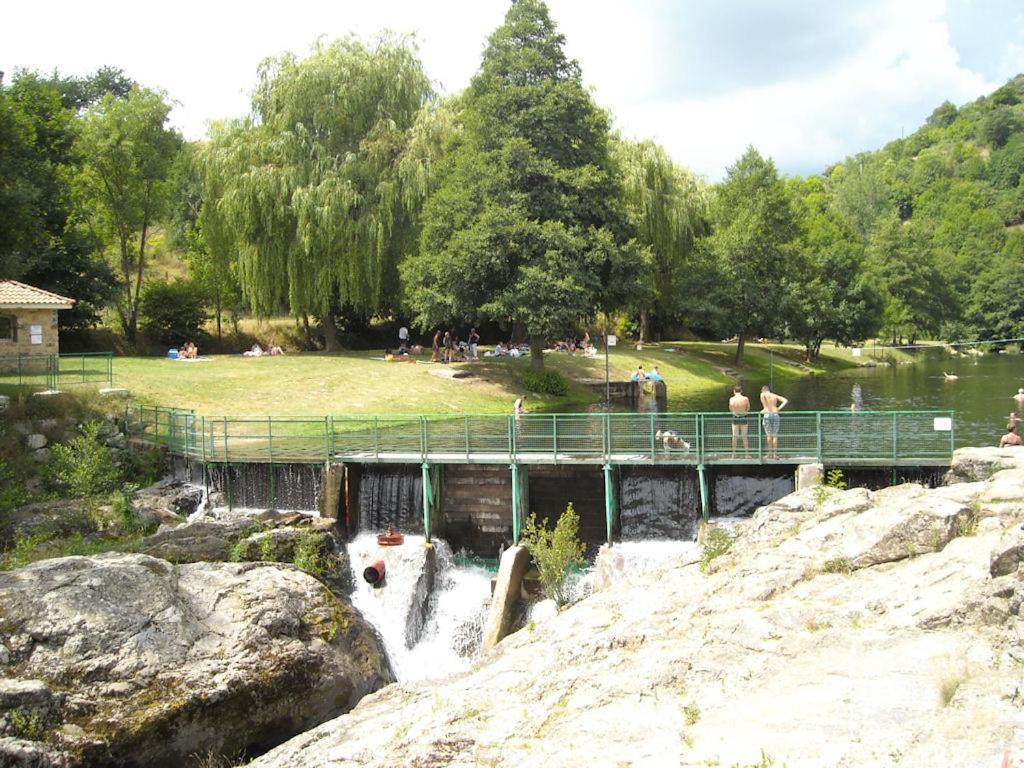 Gite Le Rocher Du Chateau De Retourtour Lamastre Bagian luar foto