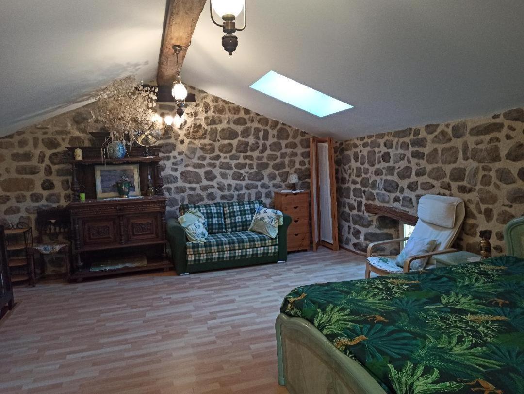 Gite Le Rocher Du Chateau De Retourtour Lamastre Bagian luar foto